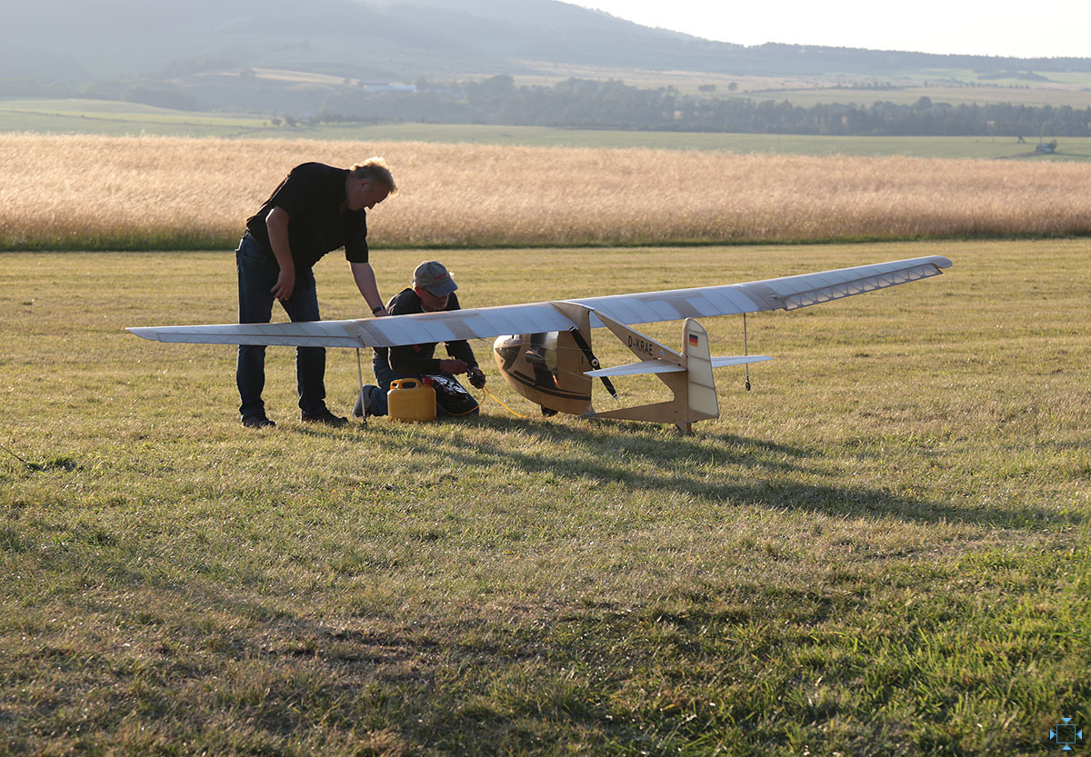 Kr�he wird betankt