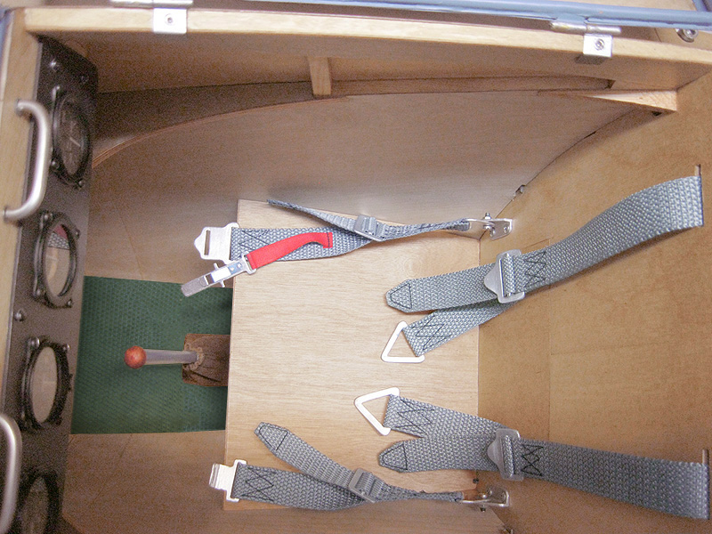 Gurtzeug im hinteren Cockpit