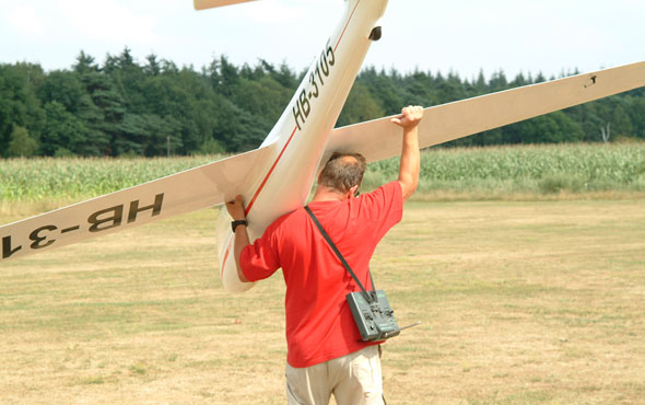 Mancher tr&auml;gt ein schweres Kreuz