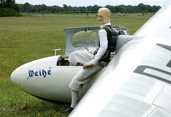 Der Pilot steigt ein