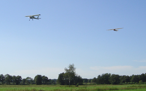 Schleppgespann im tiefen Vorbeiflug