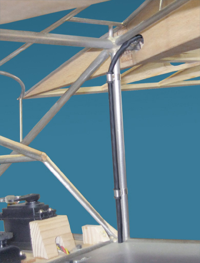 Kabelführung zum linken Querruderservo