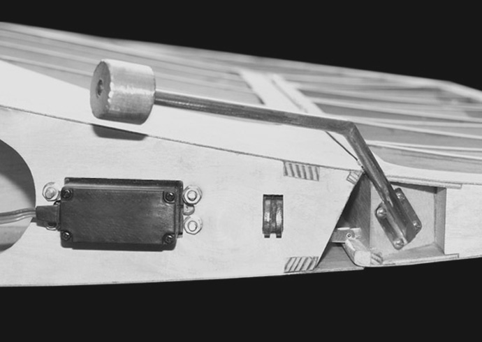 Ansteuerung des Hhenruders mit Massenausgleichsgewicht