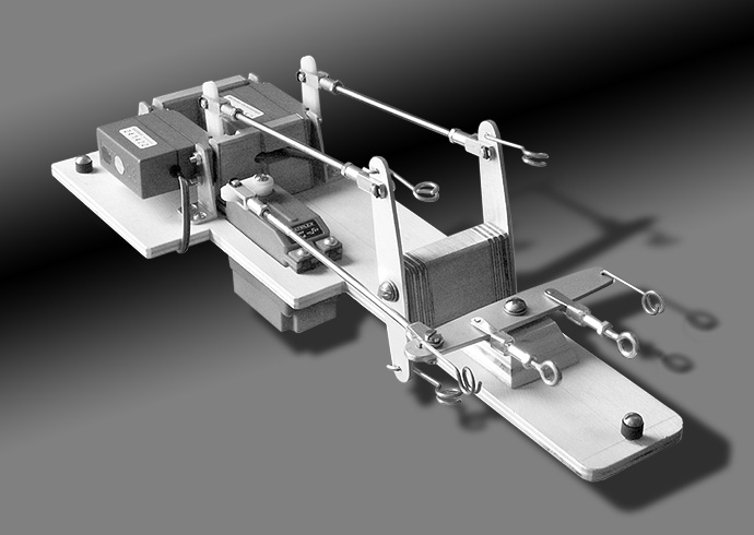 Steuereinheit für Leitwerk und Spornrad