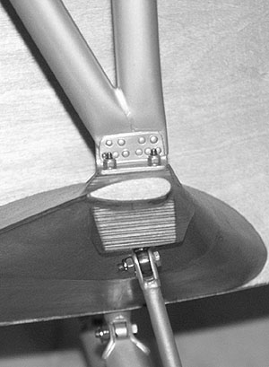 Anschlag von Streben und Stoßdämper